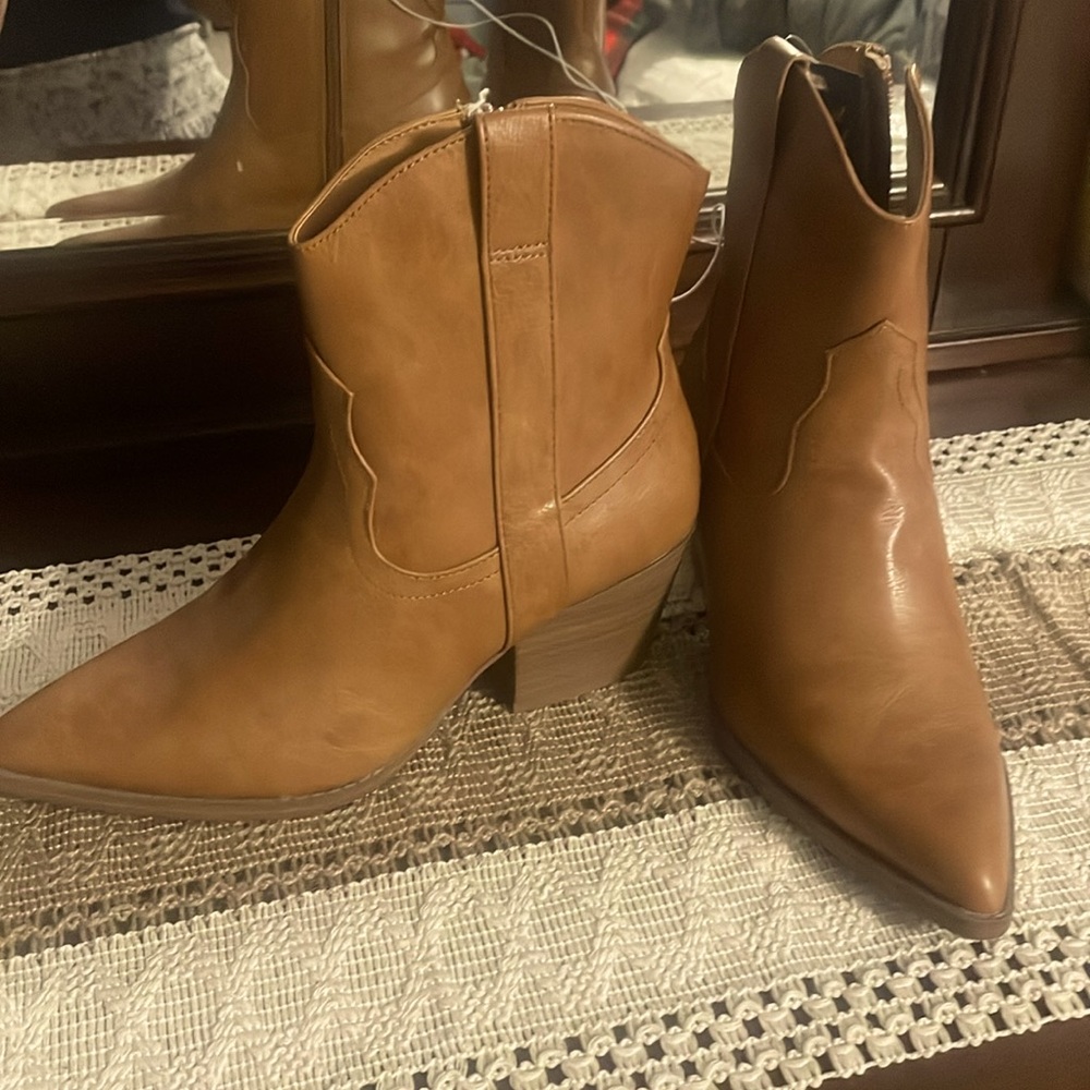 Light Brown Boot- *New with tags* -size 7